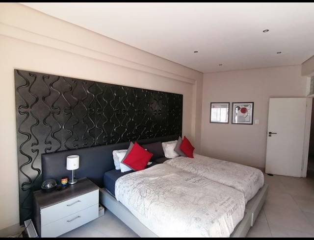 3 BEDROOM APARTMENT TO LET IN SOUTH BEACH